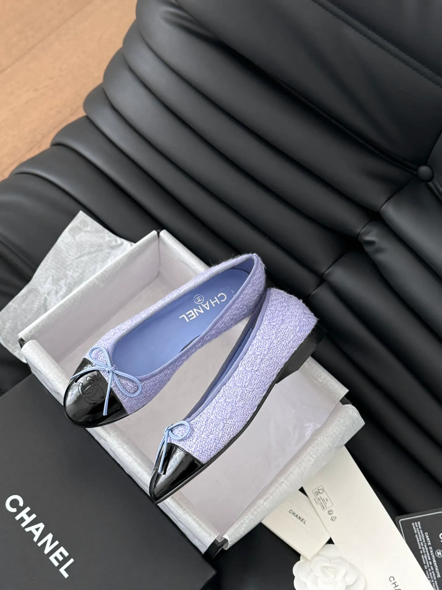 👟👟Ex-factory price 480👟👟 Purchasing-grade Chanel new color ballet shoes, original 1:1 replica, a classic among classics, perfect whether paired with trousers or skirts. The small round toe design is very good at modifying the foot shape, a must-have for little fairies! Heel height: 2.5cm Size: 35-41 (40/41/42/43 customized, non-refundable)